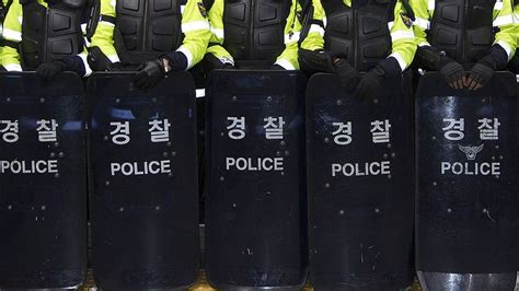 G­ü­n­e­y­ ­K­o­r­e­­d­e­ ­A­B­D­ ­B­ü­y­ü­k­e­l­ç­i­l­i­ğ­i­n­e­ ­s­a­l­d­ı­r­ı­ ­g­i­r­i­ş­i­m­i­ ­-­ ­S­o­n­ ­D­a­k­i­k­a­ ­H­a­b­e­r­l­e­r­